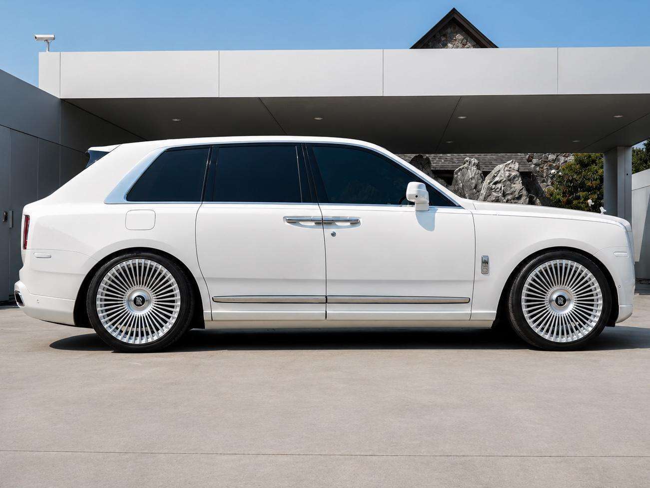 2022 Rolls-Royce Cullinan Dodger Blue 4 Seater Package
