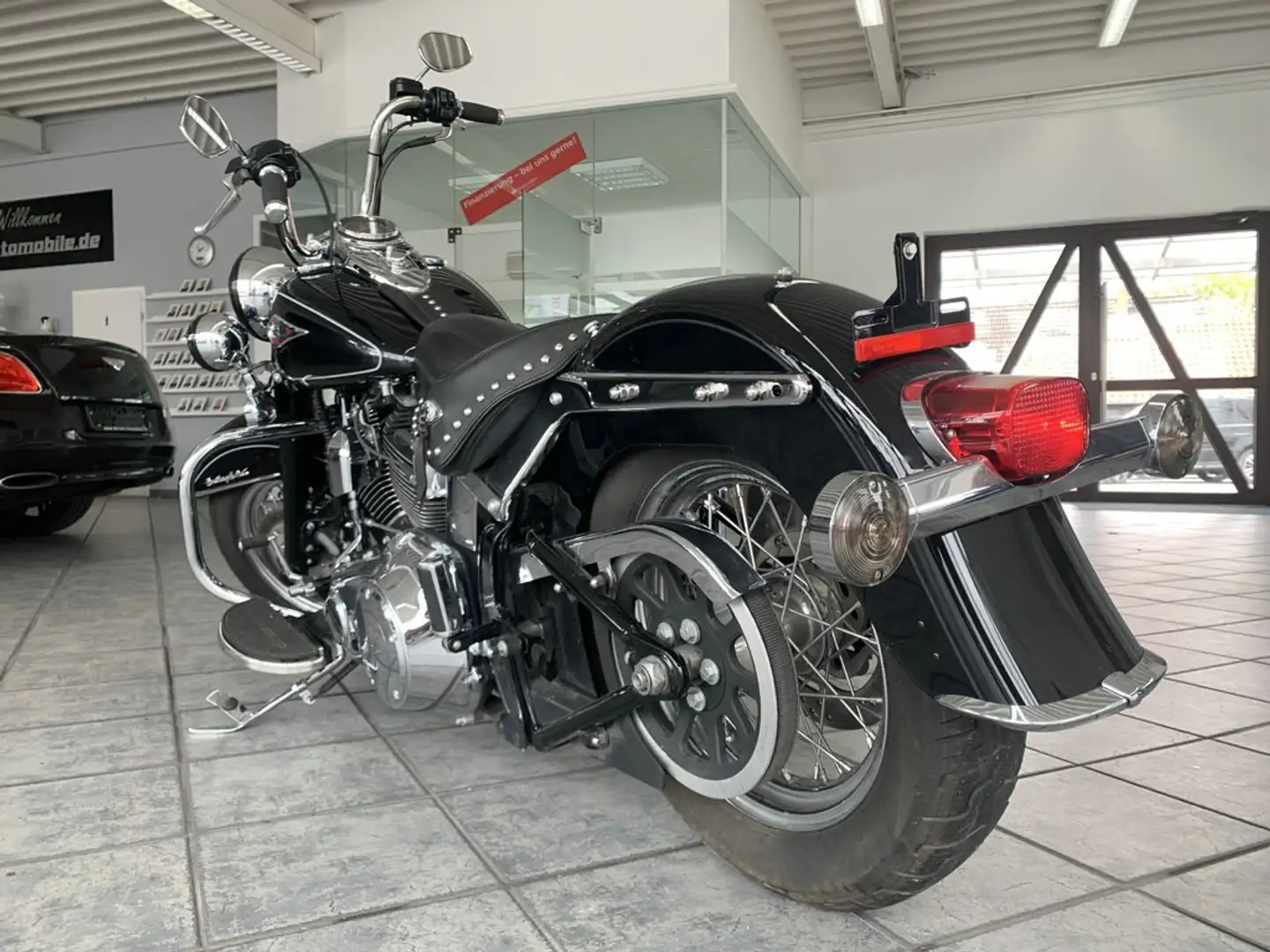 Harley-Davidson Heritage Softail FLSTC Black - 2