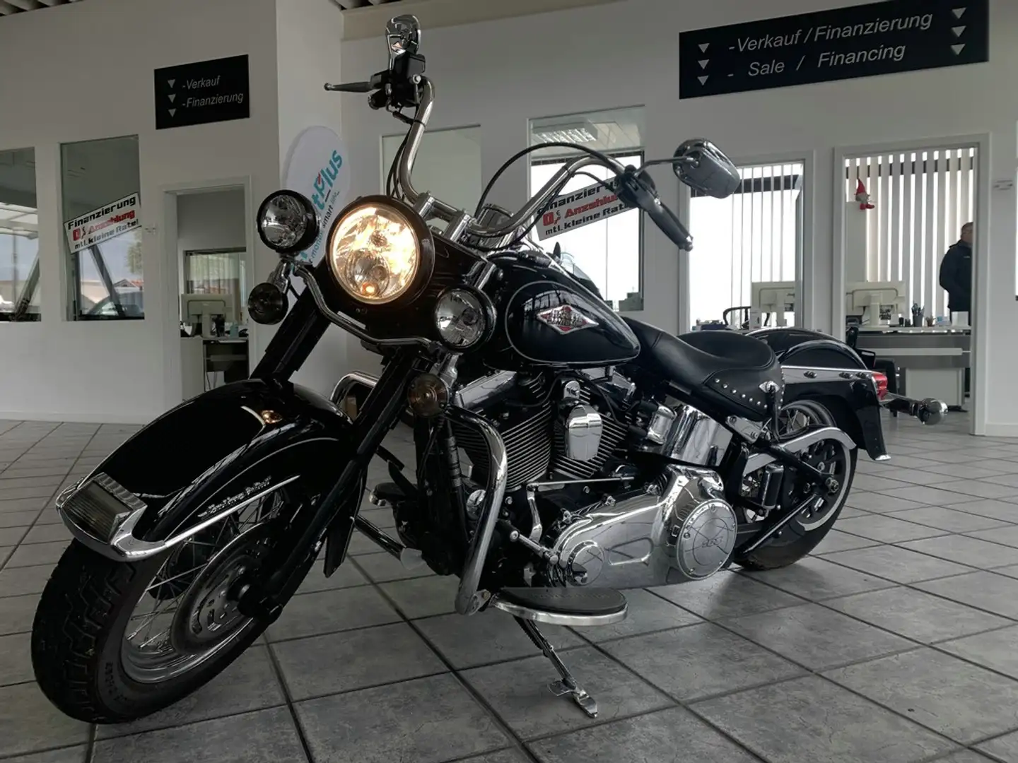 Harley-Davidson Heritage Softail FLSTC Black - 1