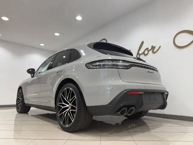 Porsche Macan view 11