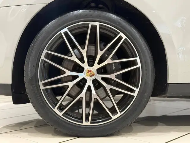 Porsche Macan view 7