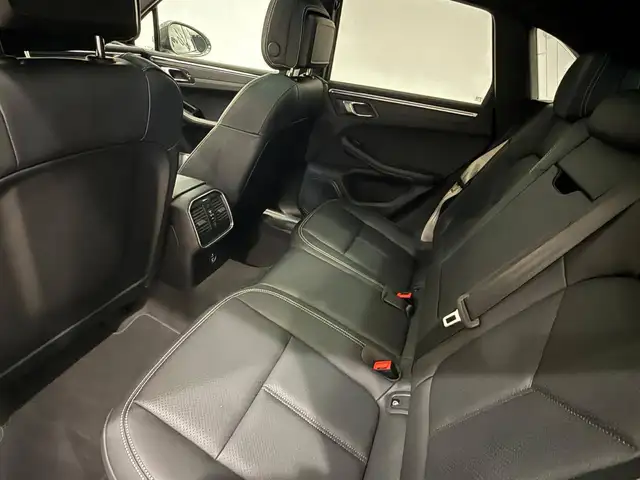 Porsche Macan view 29