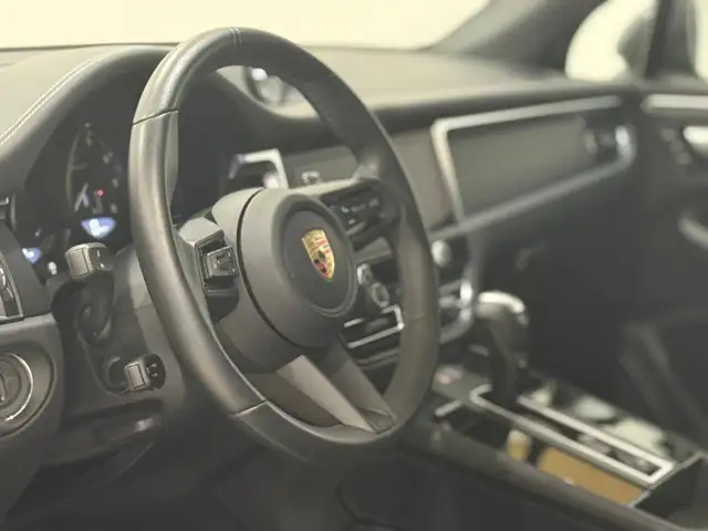 Porsche Macan view 15