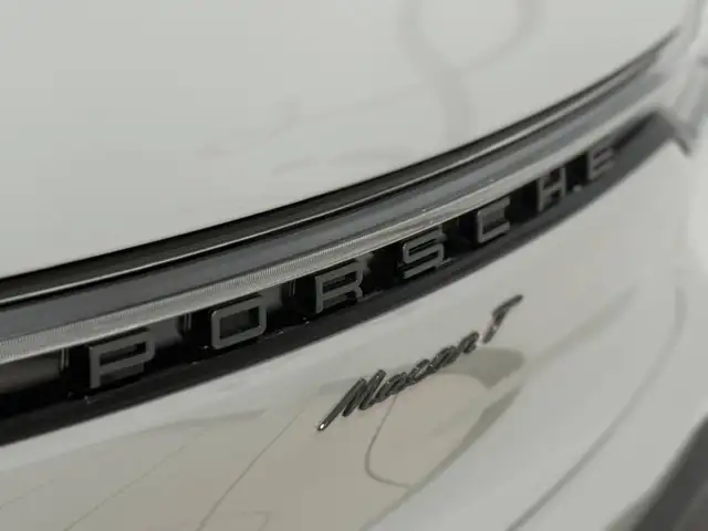Porsche Macan view 14