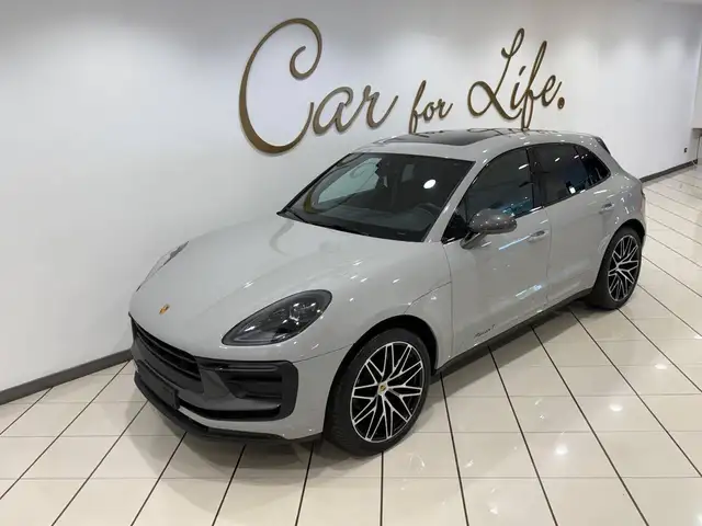 Porsche Macan view 4