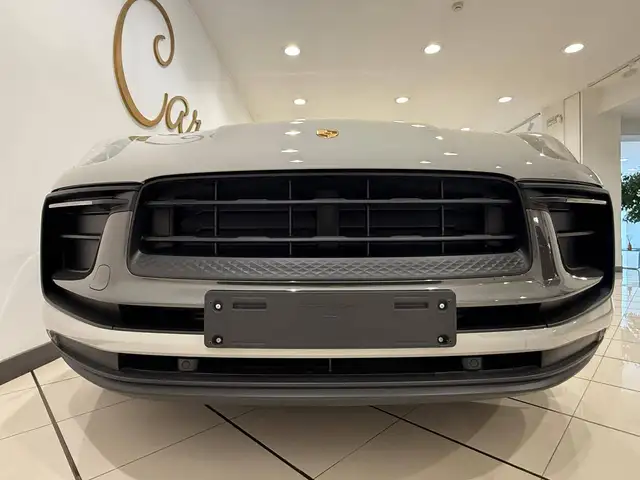Porsche Macan view 8