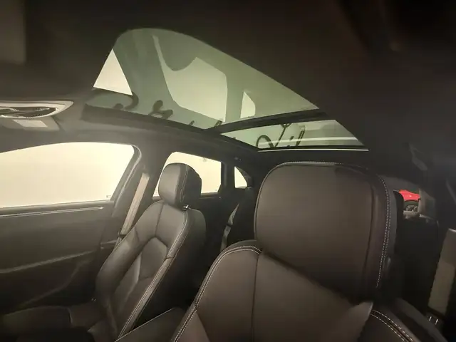 Porsche Macan view 22
