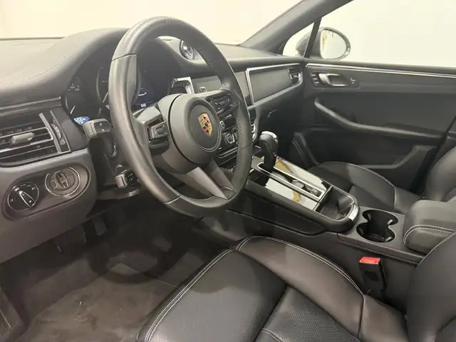 Porsche Macan view 18