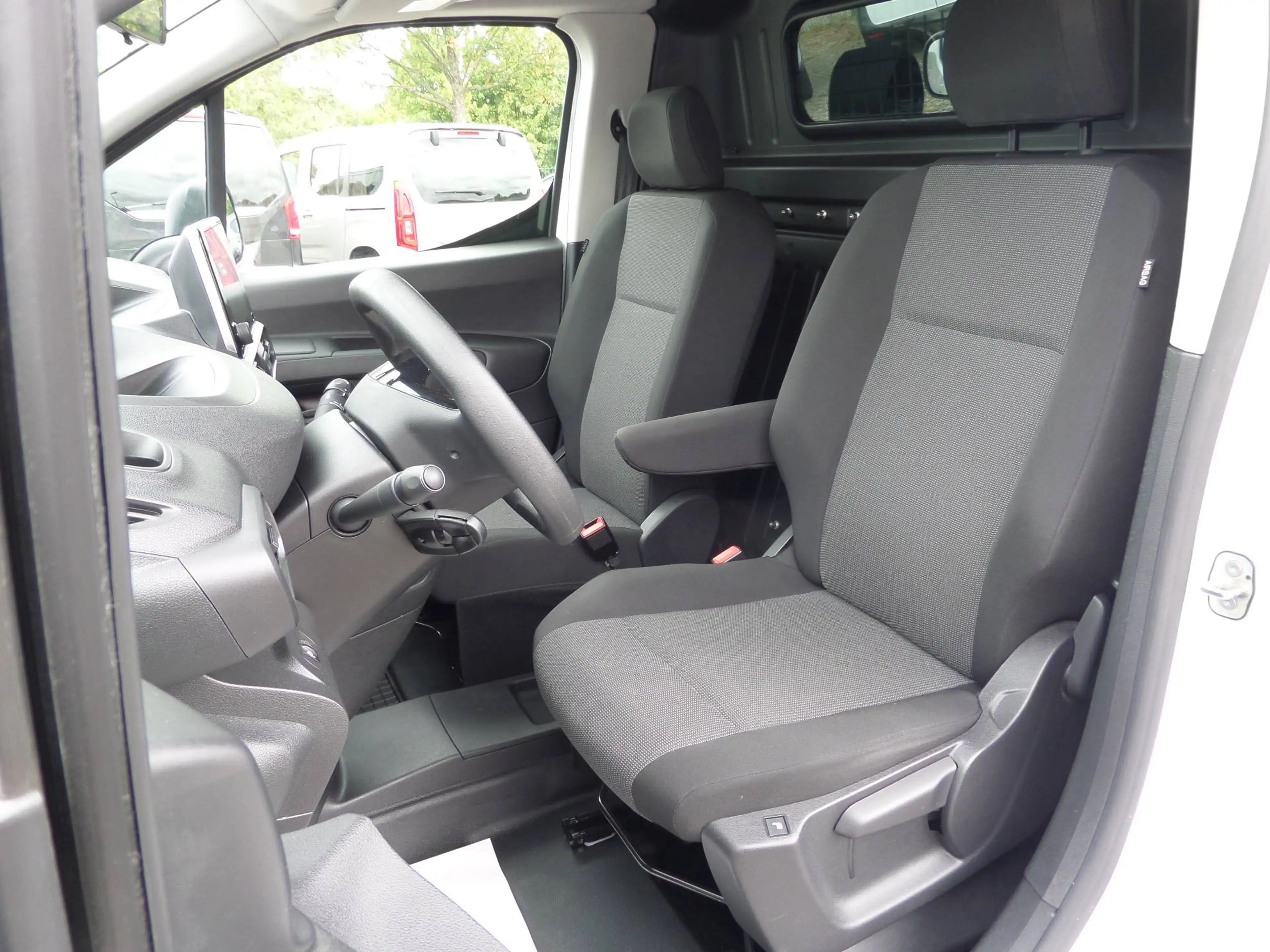 Peugeot Partner Premium 1.5 BlueHDI+Sortimo+Schraubstock+Navi+Klima+PDC+SHZ+Tempo+1.Hand — photo 11