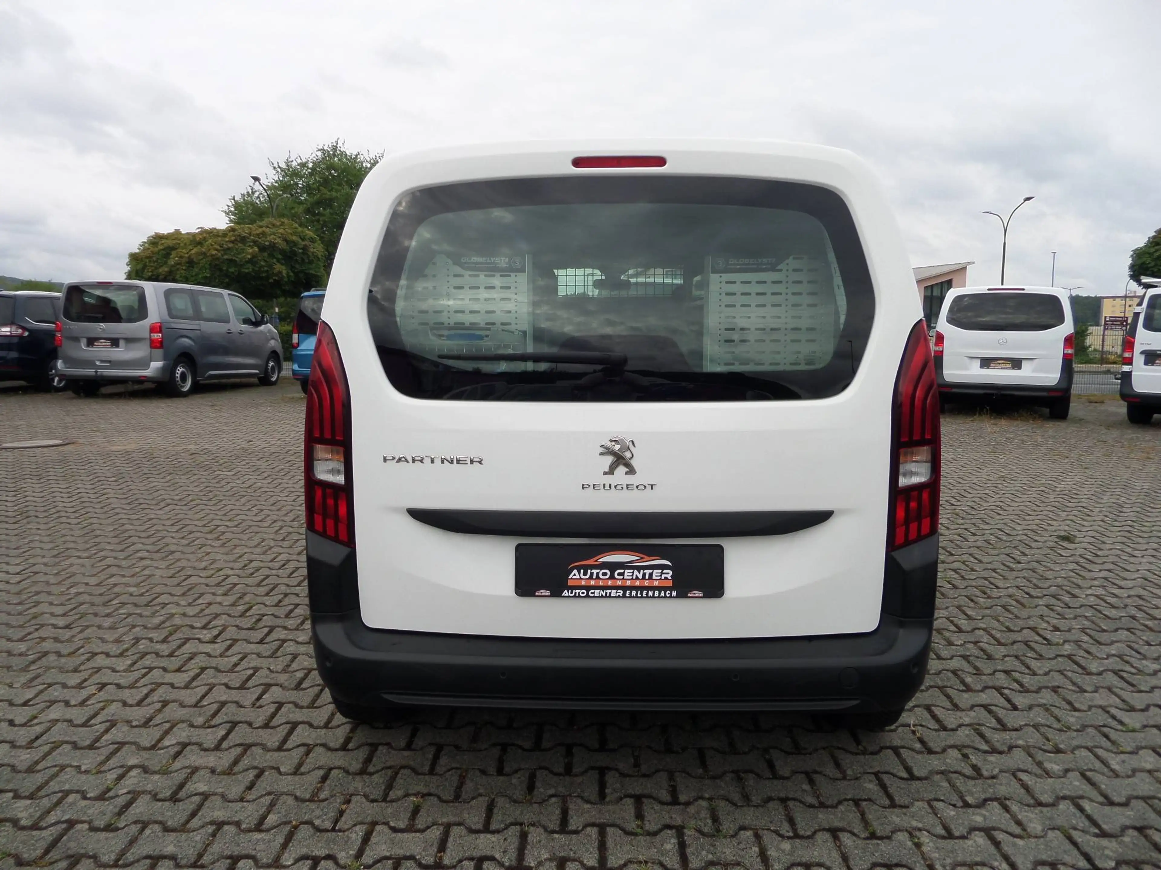 Peugeot Partner Premium 1.5 BlueHDI+Sortimo+Schraubstock+Navi+Klima+PDC+SHZ+Tempo+1.Hand — photo 3