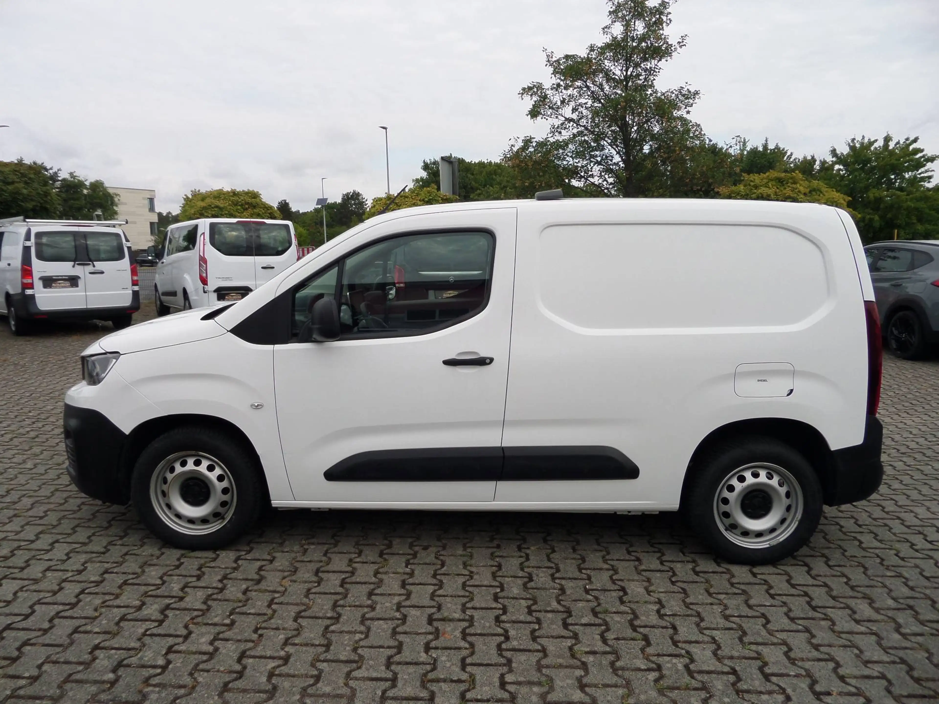 Peugeot Partner Premium 1.5 BlueHDI+Sortimo+Schraubstock+Navi+Klima+PDC+SHZ+Tempo+1.Hand