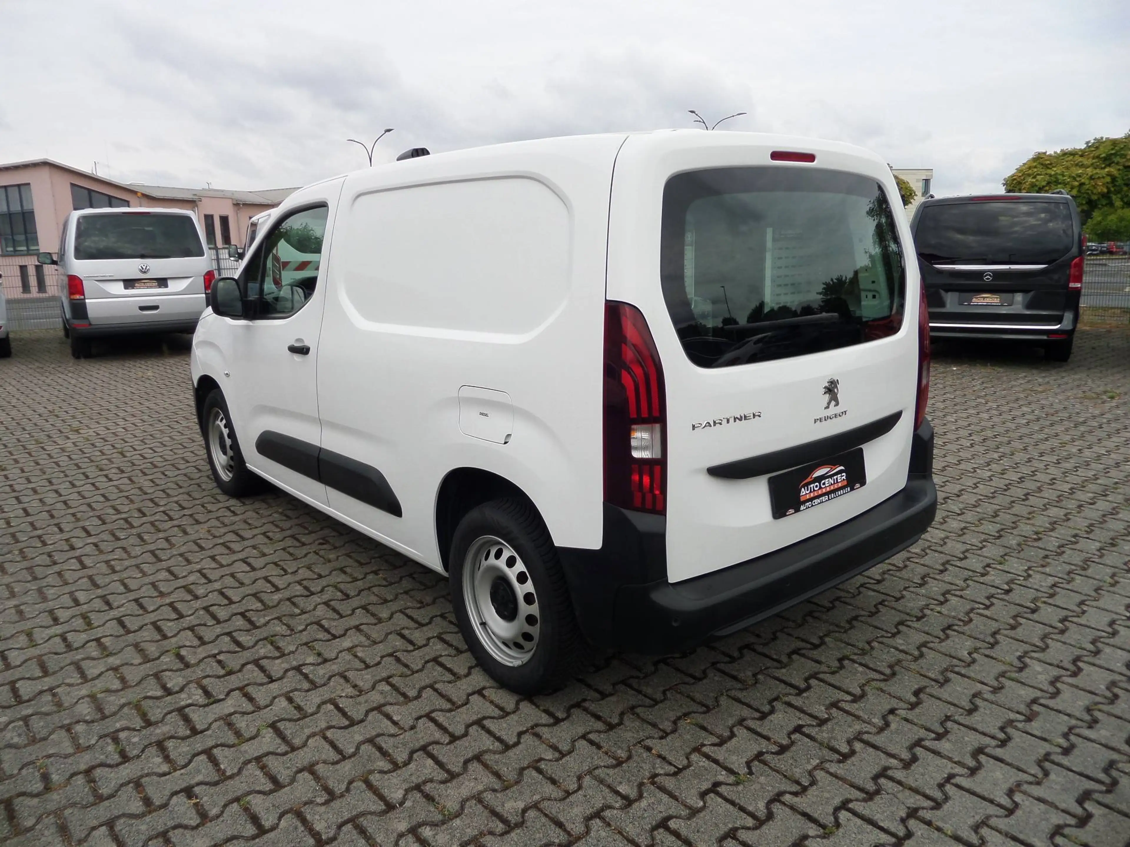 Peugeot Partner Premium 1.5 BlueHDI+Sortimo+Schraubstock+Navi+Klima+PDC+SHZ+Tempo+1.Hand — photo 2