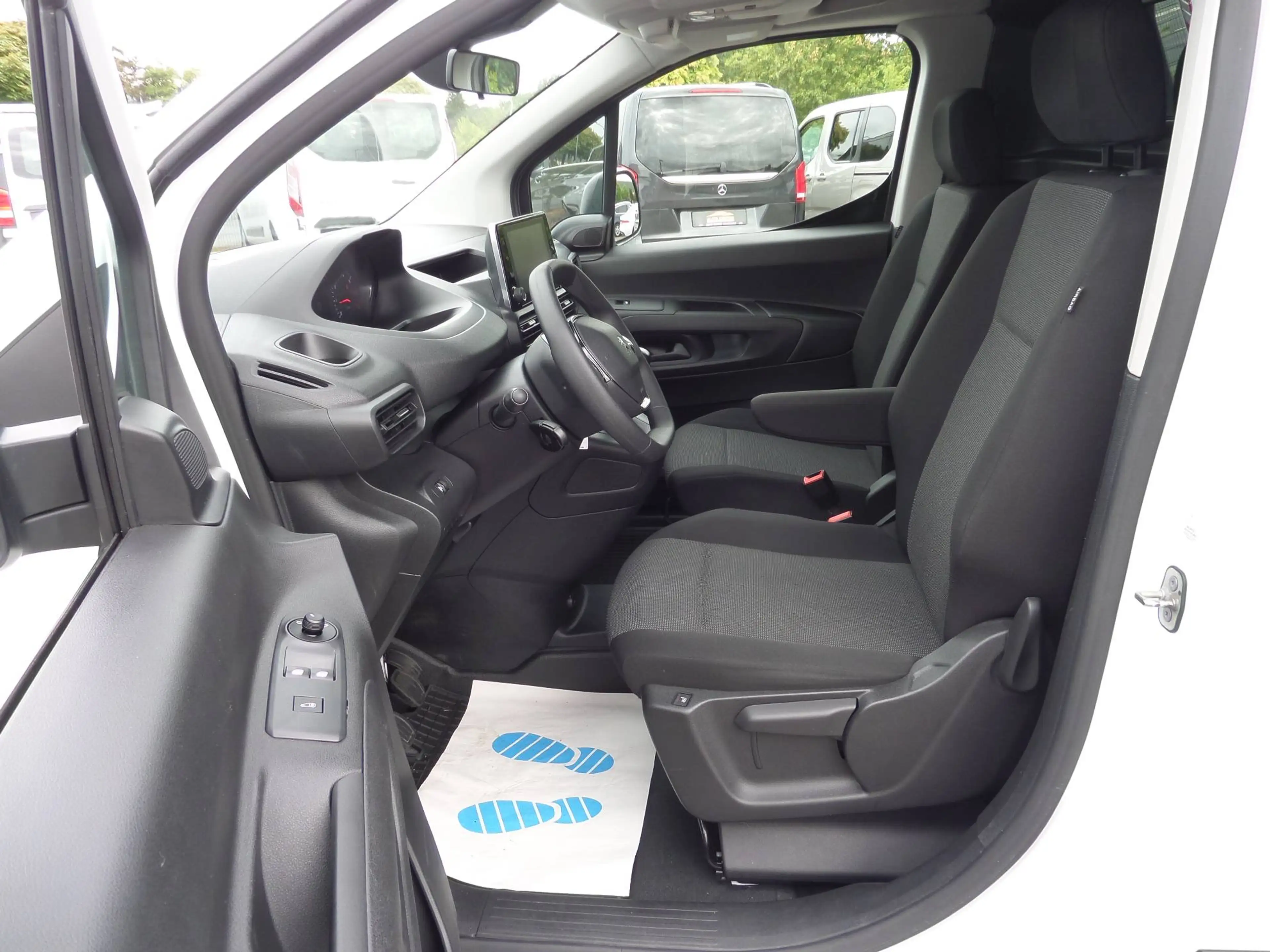 Peugeot Partner Premium 1.5 BlueHDI+Sortimo+Schraubstock+Navi+Klima+PDC+SHZ+Tempo+1.Hand — photo 13