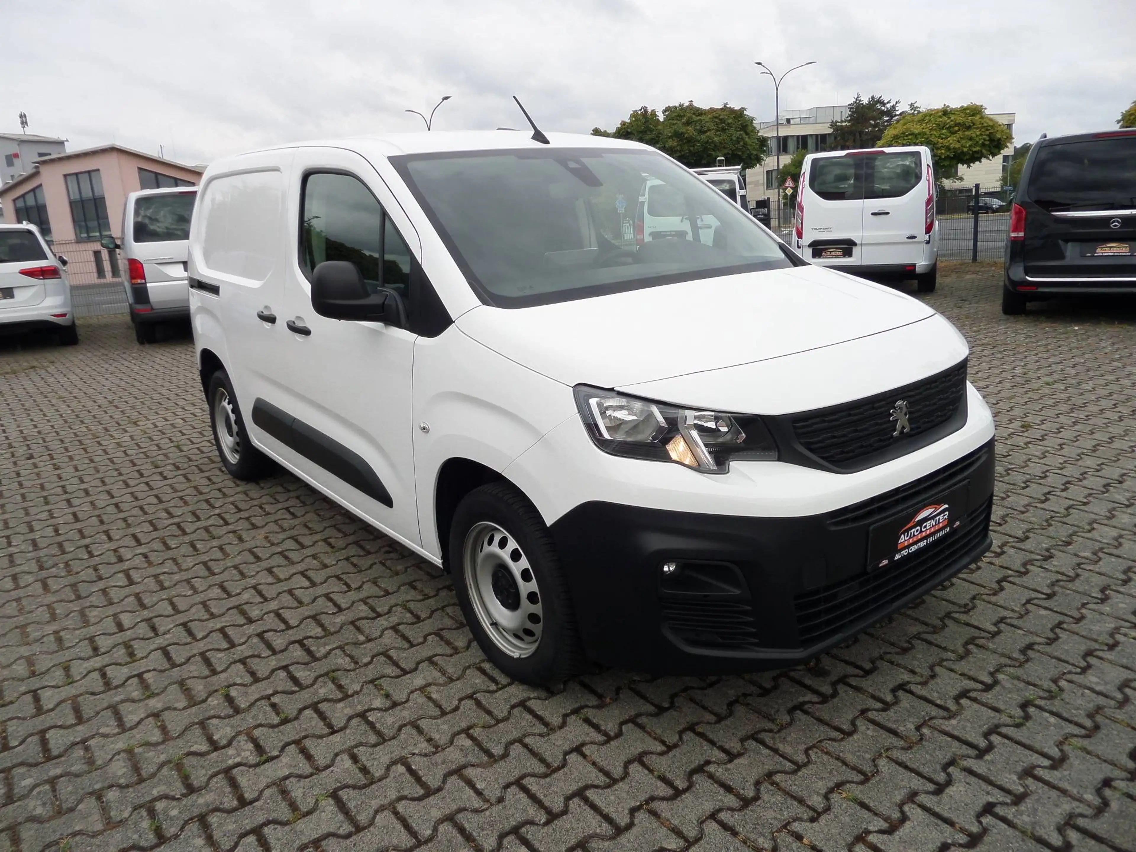 Peugeot Partner Premium 1.5 BlueHDI+Sortimo+Schraubstock+Navi+Klima+PDC+SHZ+Tempo+1.Hand — photo 8