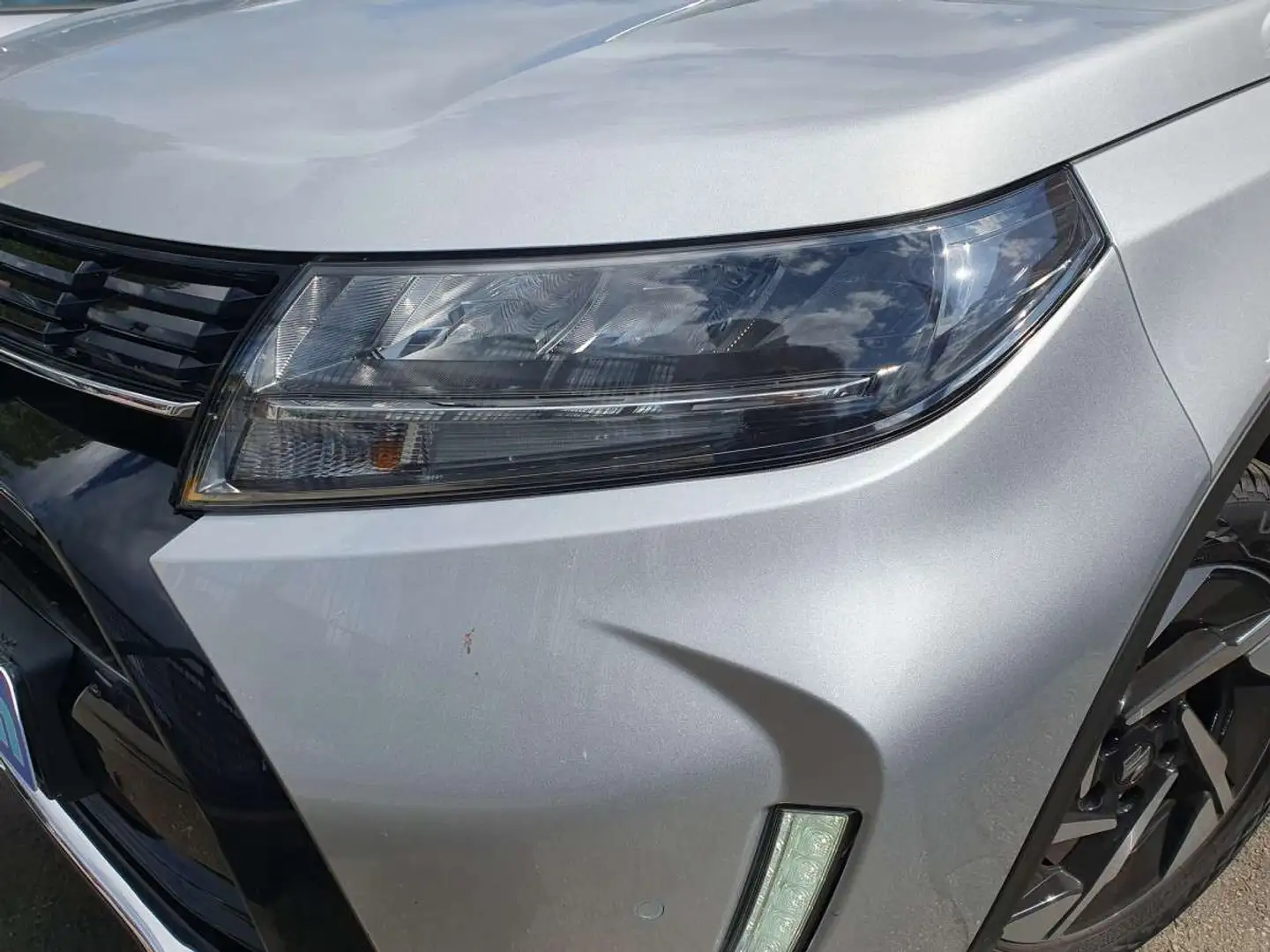 Suzuki Vitara 1.5 GLX ESSENCE/HYBRID Gris - 2