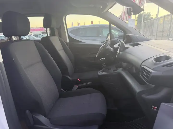 Peugeot Rifter 2022, foto 9