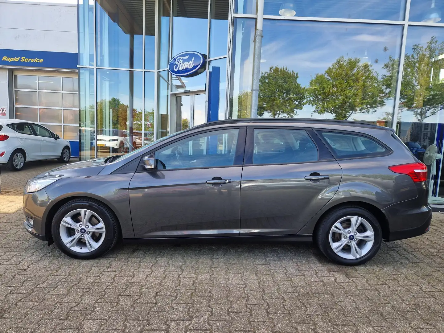Ford Focus Wagon 1.0 125pk Nieuwe Distributieriem i.c.m Afl P Gris - 2