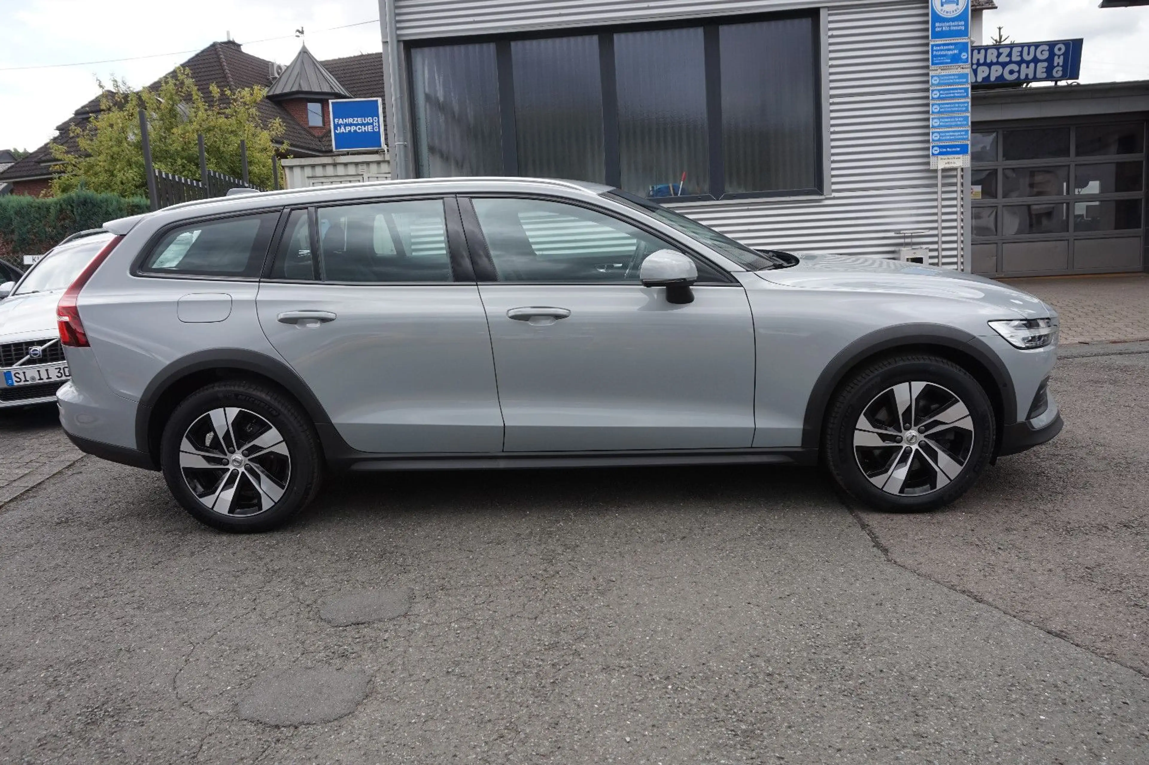 Volvo V60 Cross Country Plus AWD El.Heckklappe;Navi — photo 4
