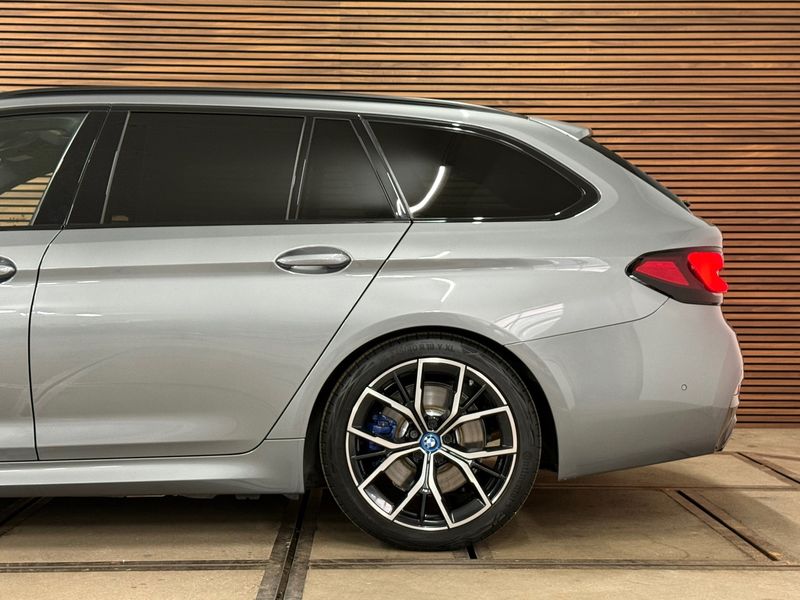 BMW 530 5-serie Touring 530e M-Sport Pro xDrive |Pano | H/ — photo 47