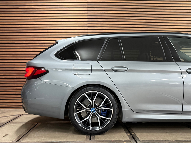 BMW 530 5-serie Touring 530e M-Sport Pro xDrive |Pano | H/ — photo 16