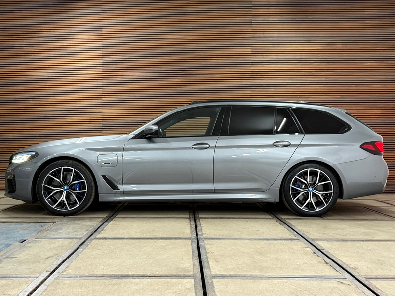 BMW 530 5-serie Touring 530e M-Sport Pro xDrive |Pano | H/ — photo 45