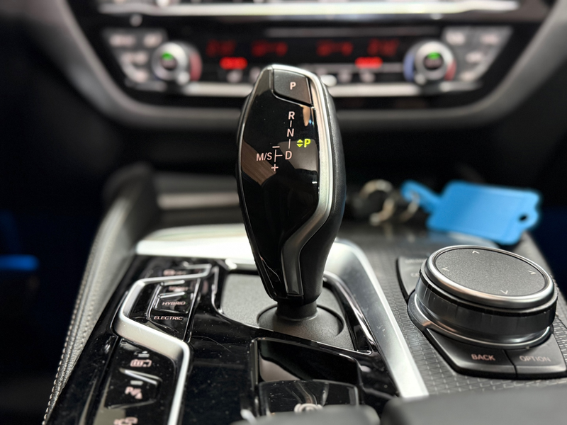 BMW 530 5-serie Touring 530e M-Sport Pro xDrive |Pano | H/ — photo 26