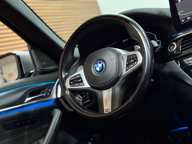 BMW 530 5-serie Touring 530e M-Sport Pro xDrive |Pano | H/ — photo 31