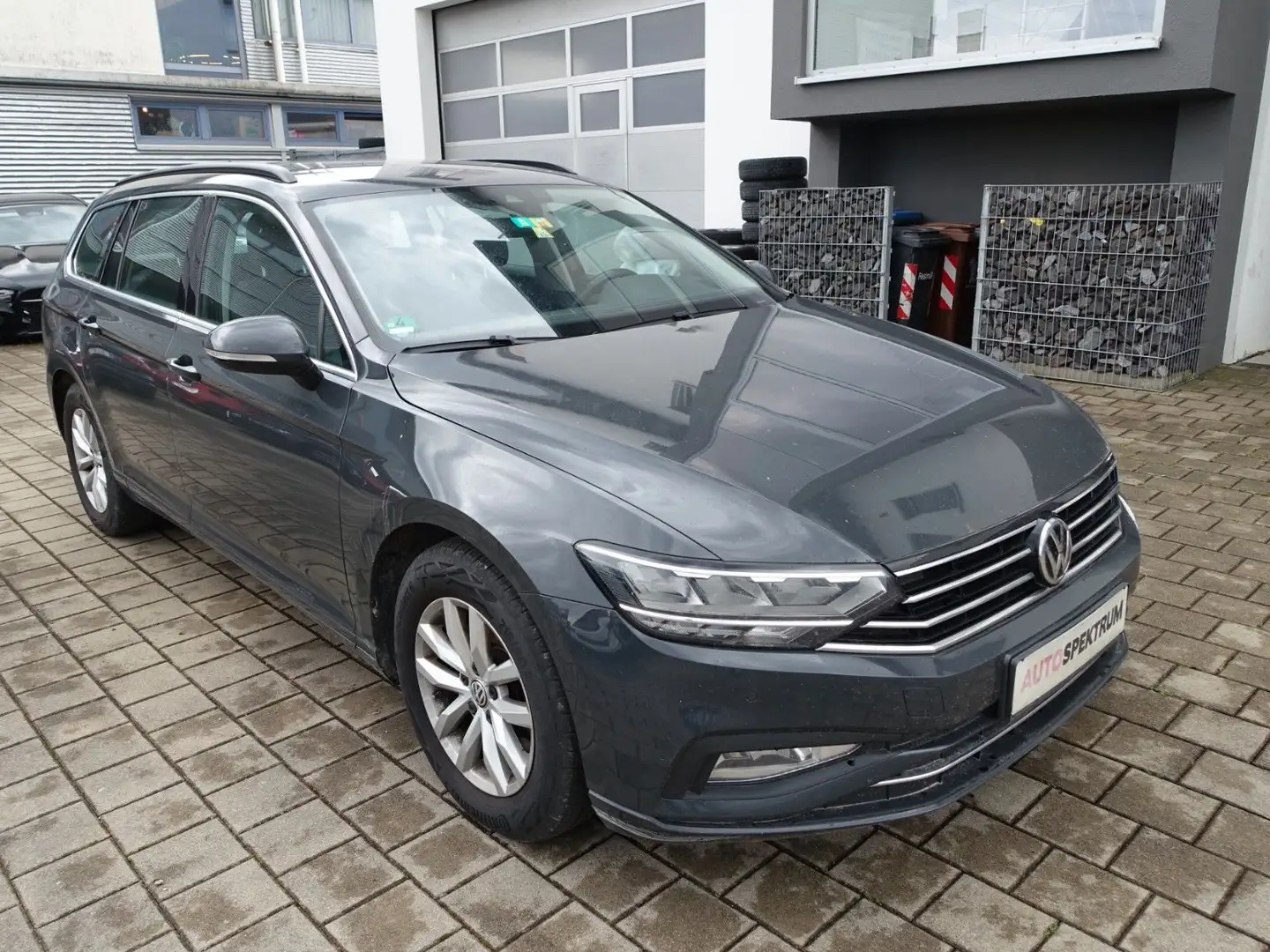 Volkswagen Passat Variant 2.0 TDI DSG Business ACC/LED/NAVI - 2