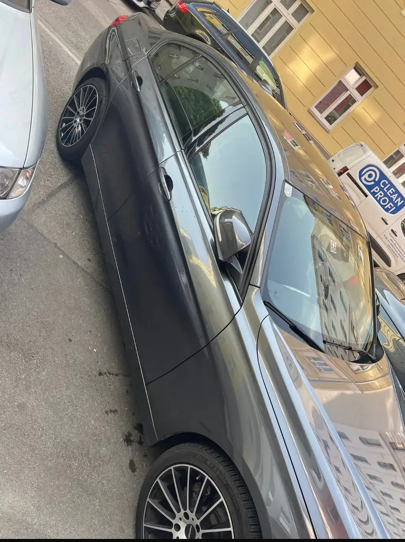BMW 318 318d Aut. Grau - 1