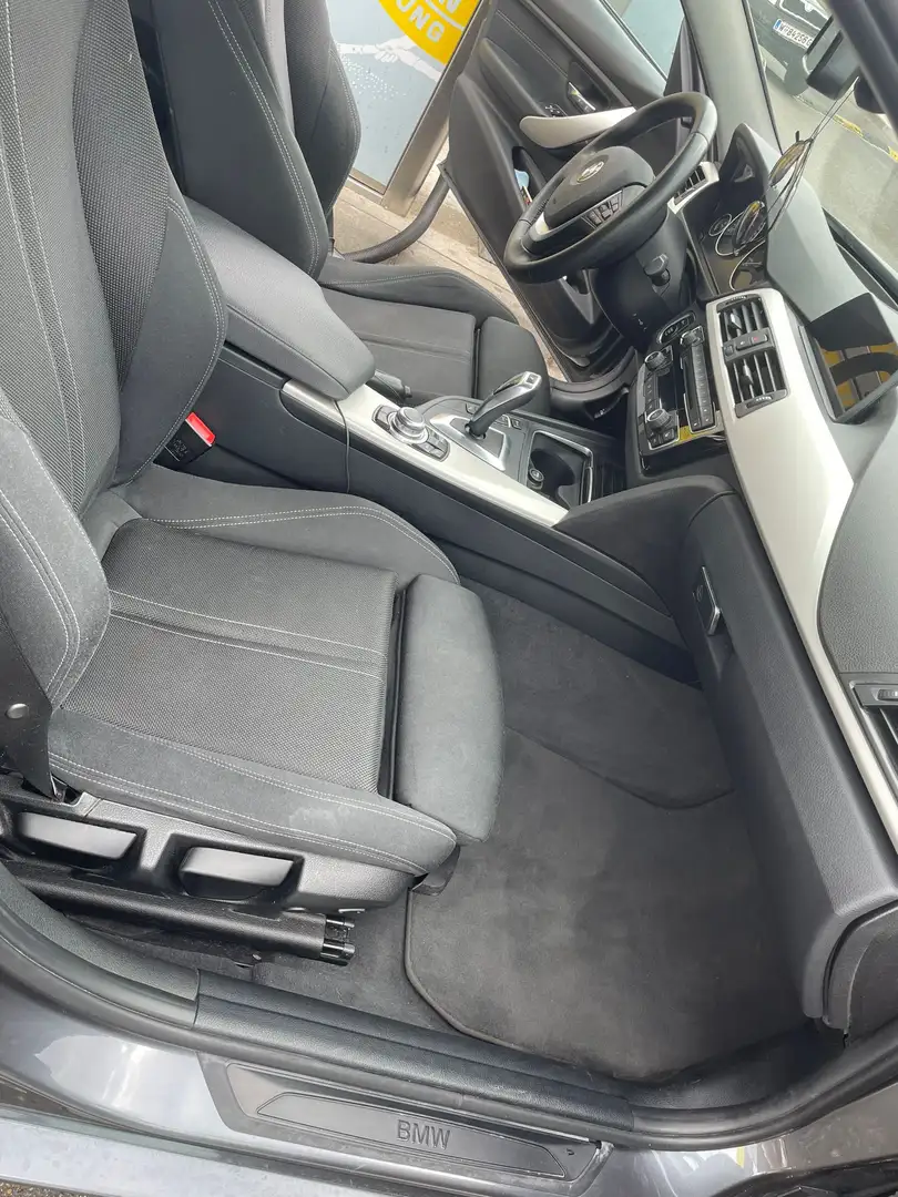 BMW 318 318d Aut. Grau - 2