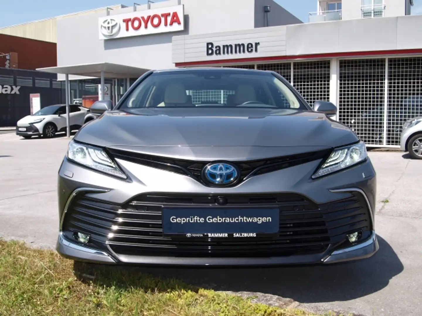 Toyota Camry Camry 2,5 Hybrid VIP Серебристый - 2