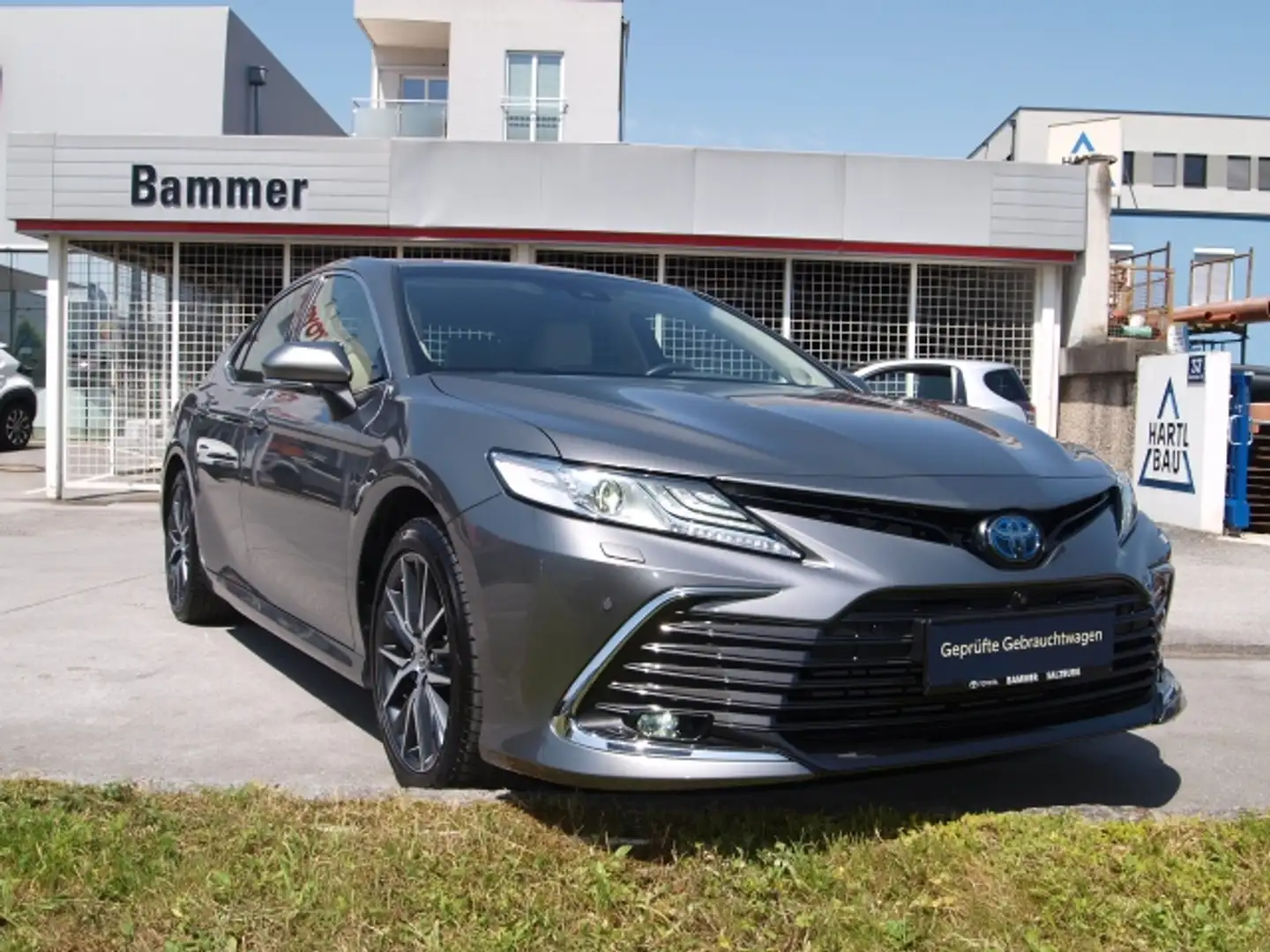 Toyota Camry Camry 2,5 Hybrid VIP Серебристый - 1