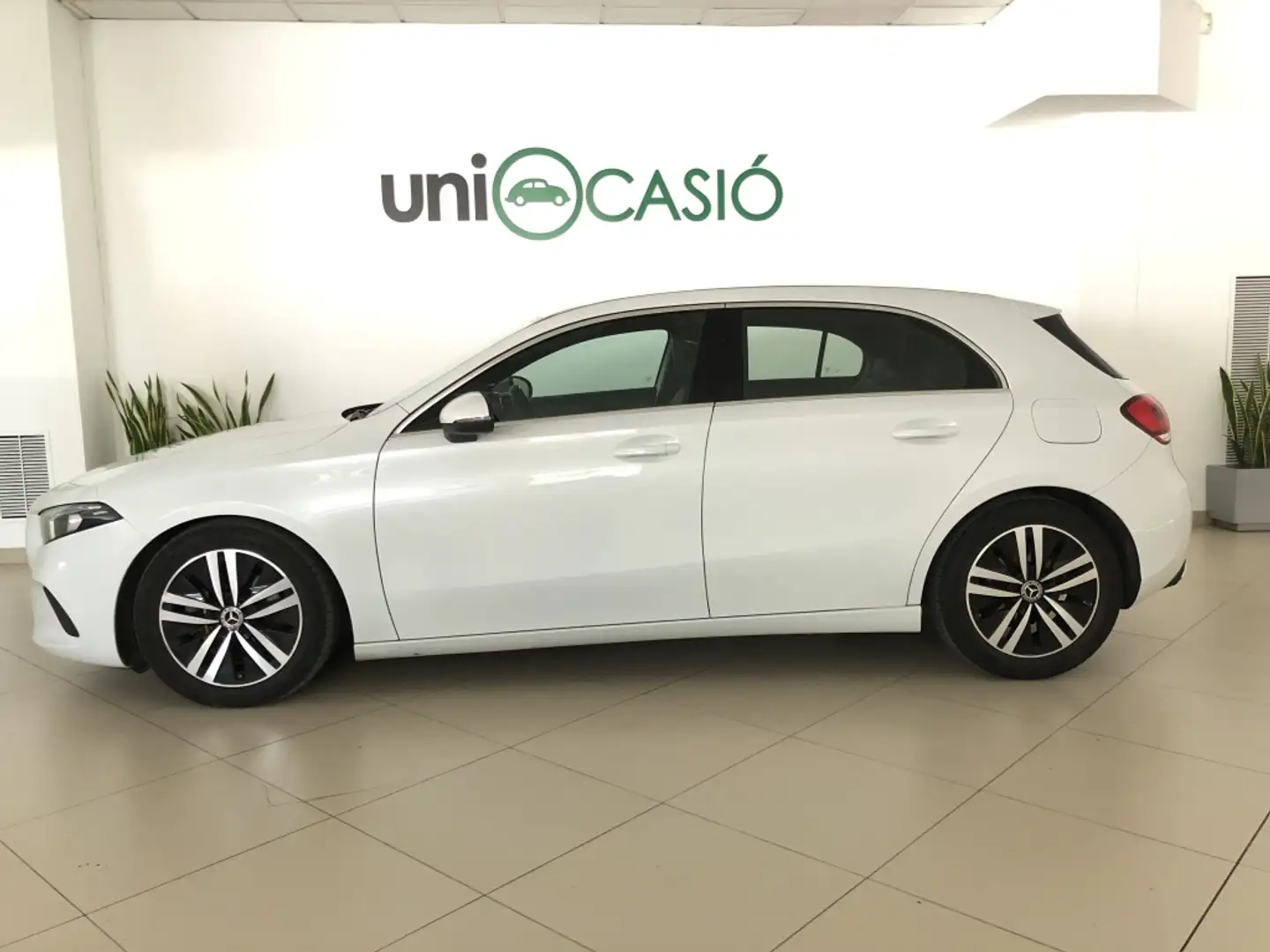 Mercedes-Benz A 200 200d 4Matic 8G-DCT - 2