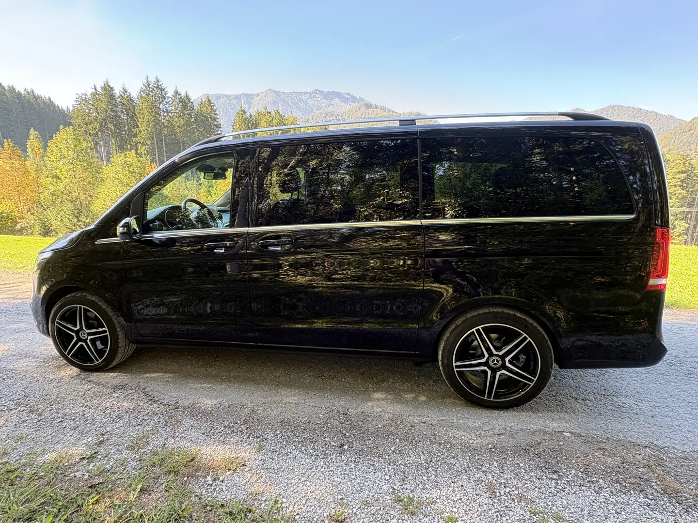 Mercedes-Benz V 300 V300 d Kombi 4MATIC lang Avantgarde Aut. A-Edition Schwarz - 2
