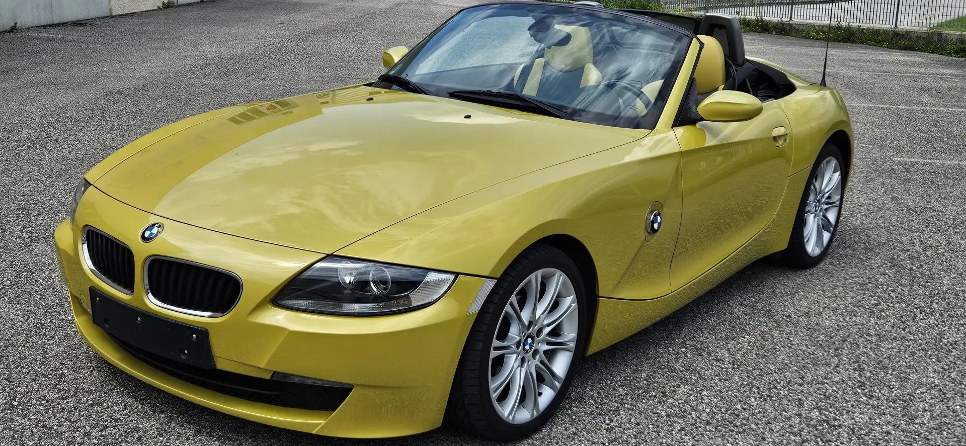 BMW Z4 2.0 Giallo Phoenix Individual Amarillo - 1
