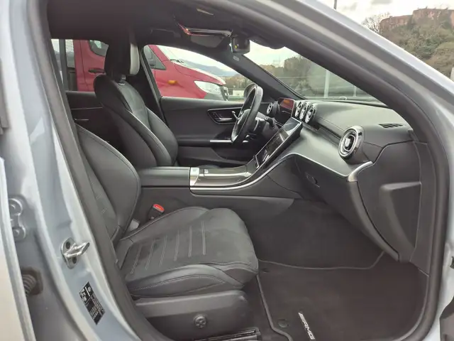 Mercedes-Benz C-Class view 9