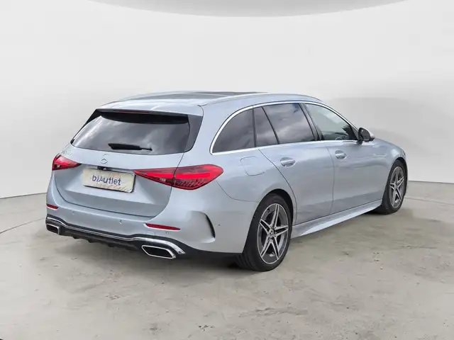 Mercedes-Benz C-Class view 4