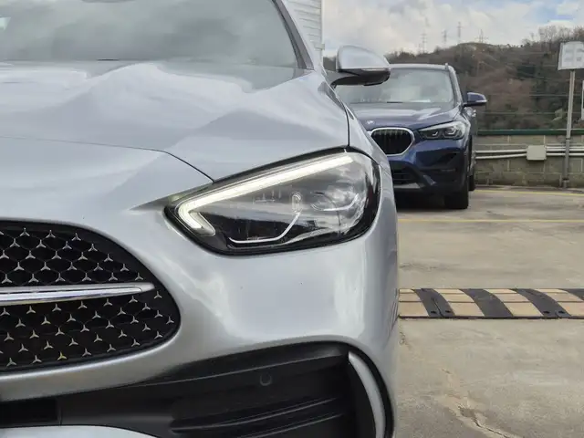 Mercedes-Benz C-Class view 18