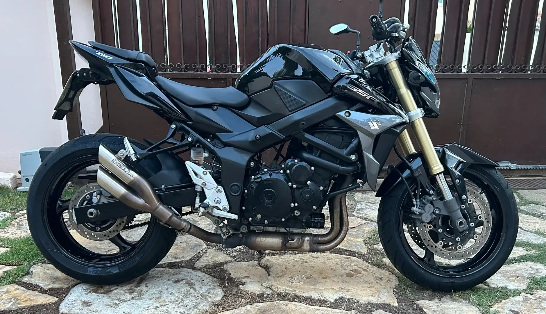 Suzuki GSR 750 Černá - 1