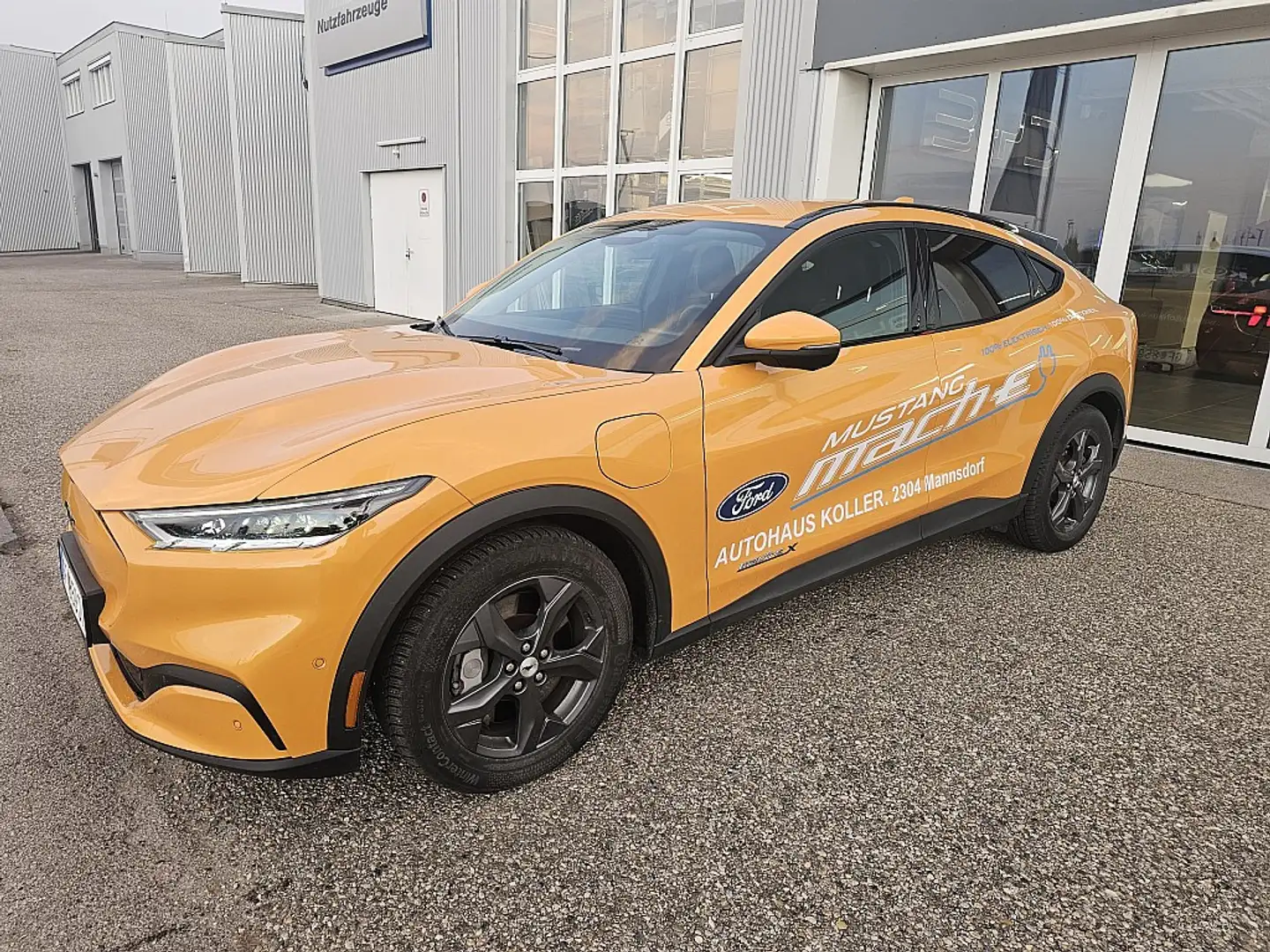 Ford Mustang Mach-E Elektro Extended Range Orange - 2