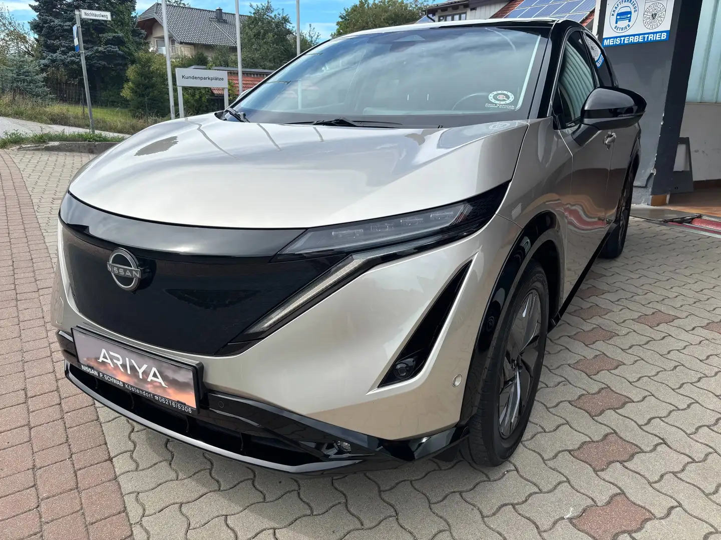 Nissan Ariya Evolve 87 kWh mit elektr. Schiebedach Bronze - 1
