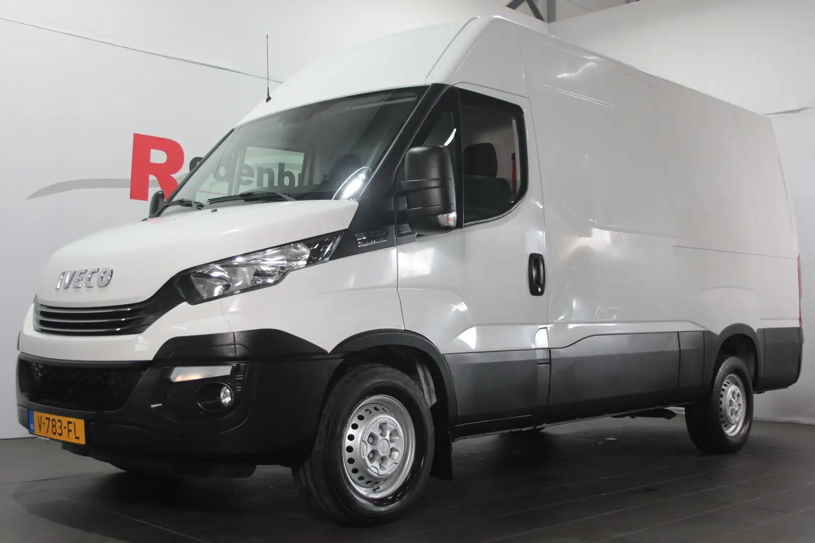 Iveco Daily 35S16V 2.3 352 L3H2 - Automaat - Airco / Trekhaak Wit - 1