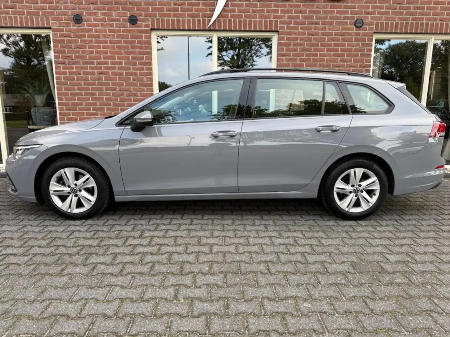 Volkswagen Golf Variant 1.0 TSI Life DIGI DASH / ADDAPT.CRUISE / LED / PDC Gris - 2
