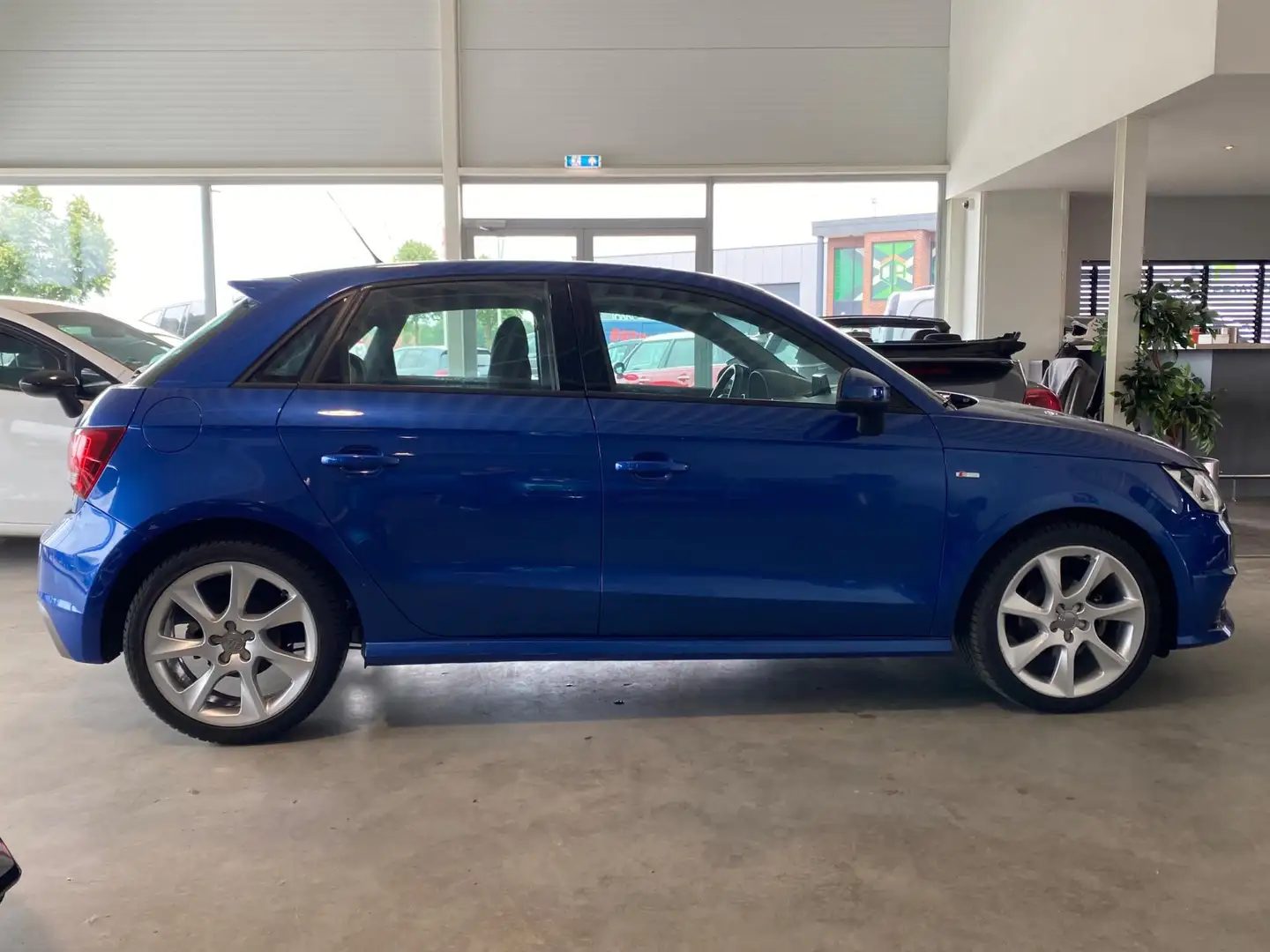 Audi A1 Sportback 1.0 TFSI S-line Azul - 2