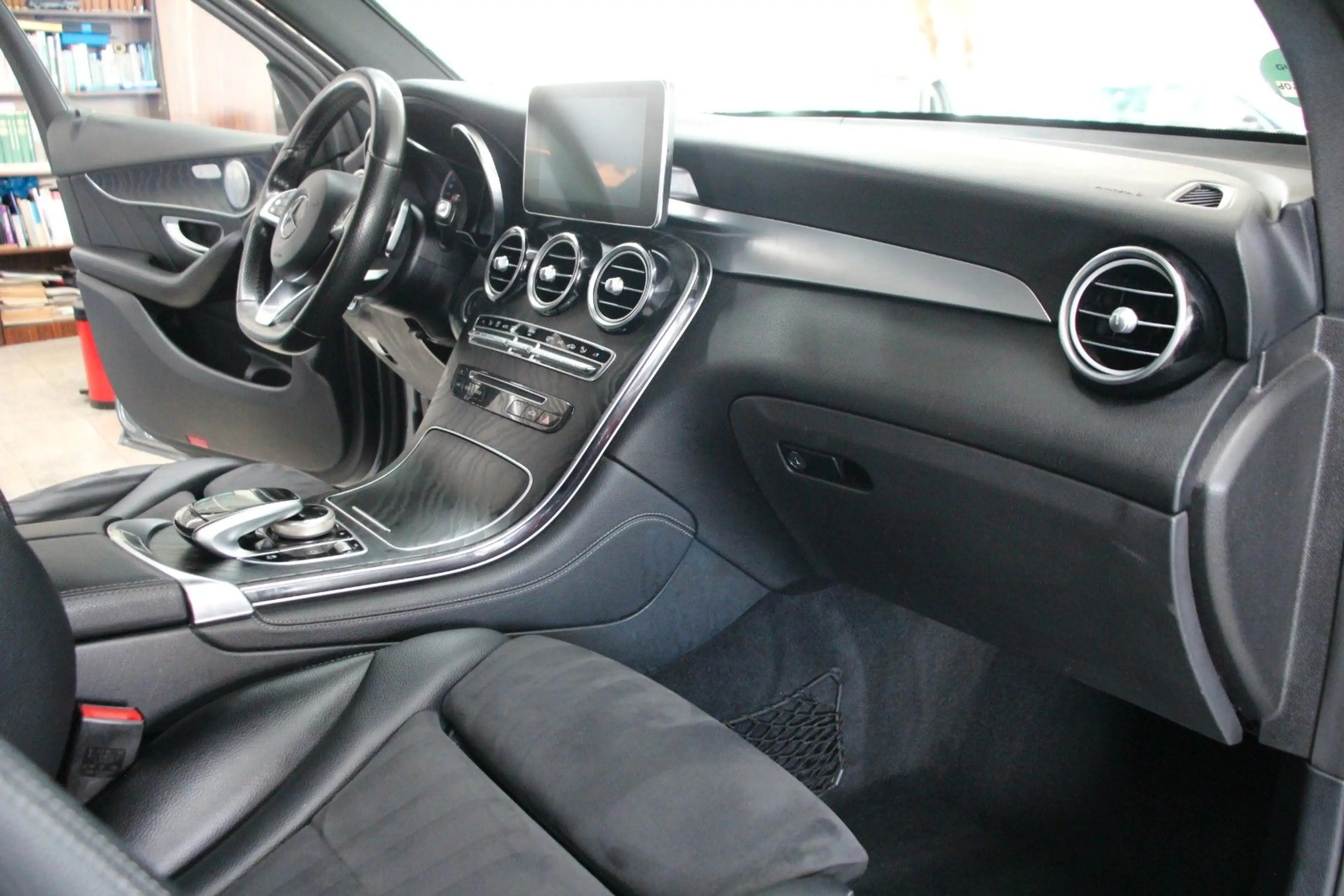 Mercedes-Benz GLC 250 d 4Matic *AMG Line/Burmester Sound* — photo 12