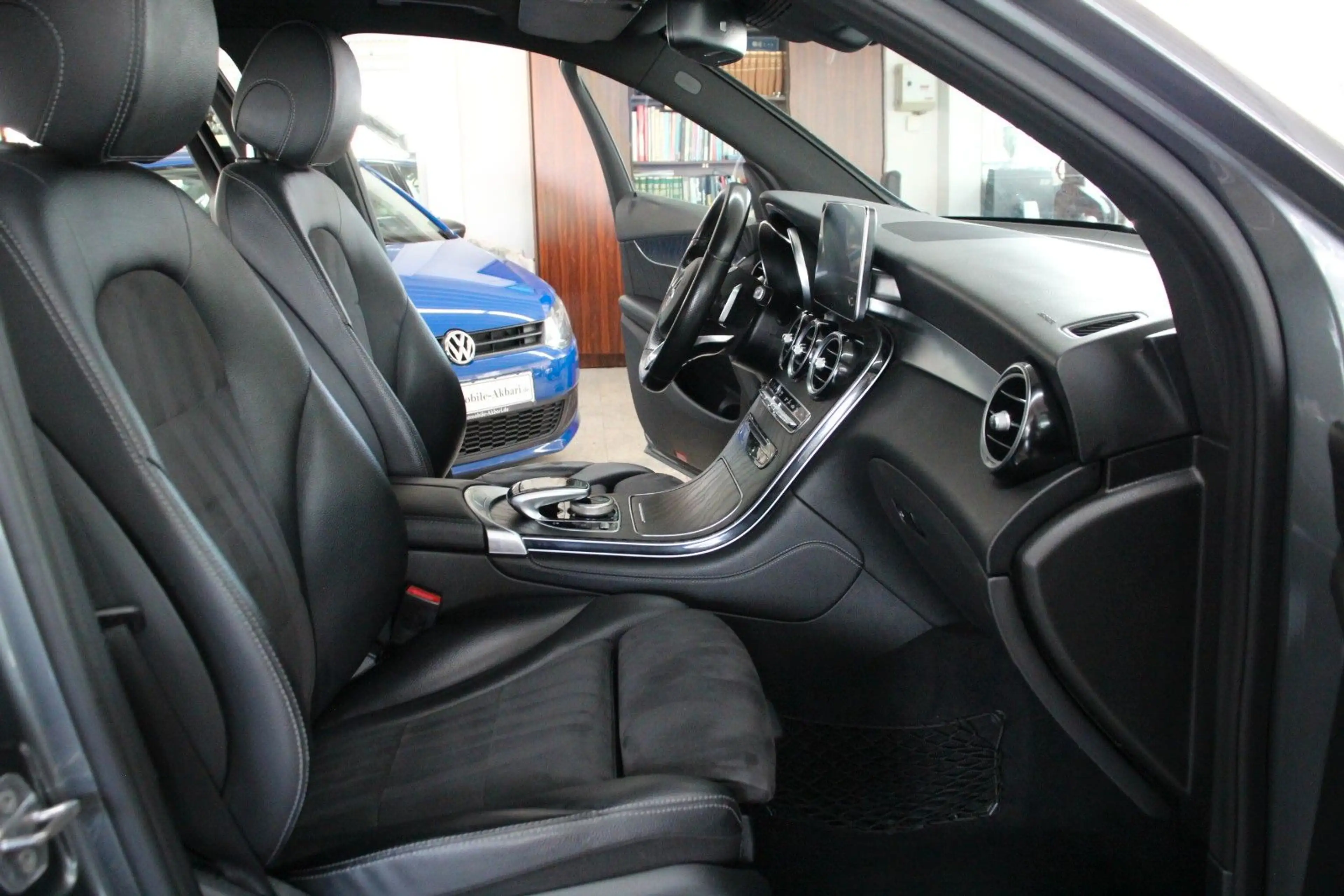 Mercedes-Benz GLC 250 d 4Matic *AMG Line/Burmester Sound* — photo 11
