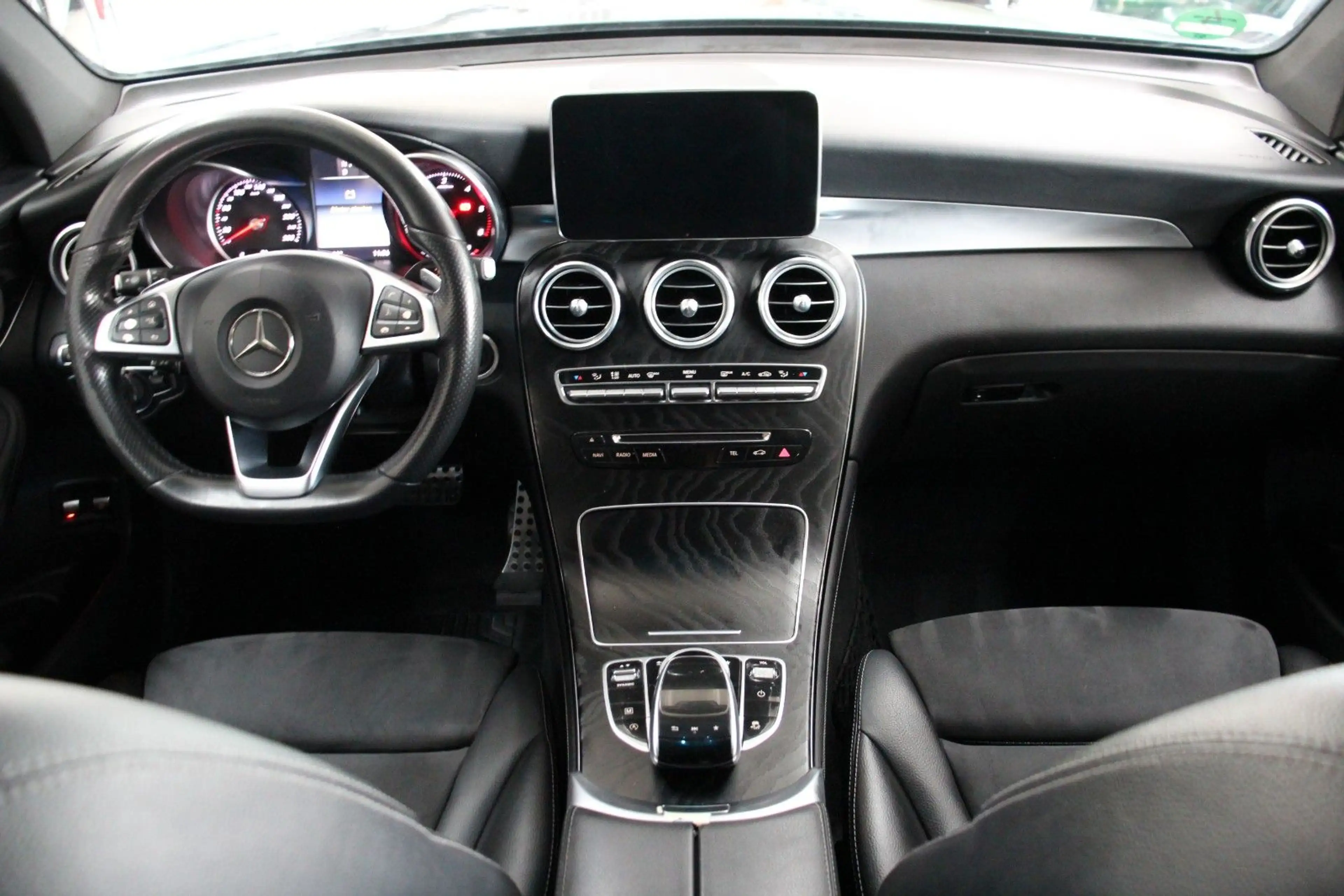 Mercedes-Benz GLC 250 d 4Matic *AMG Line/Burmester Sound* — photo 10