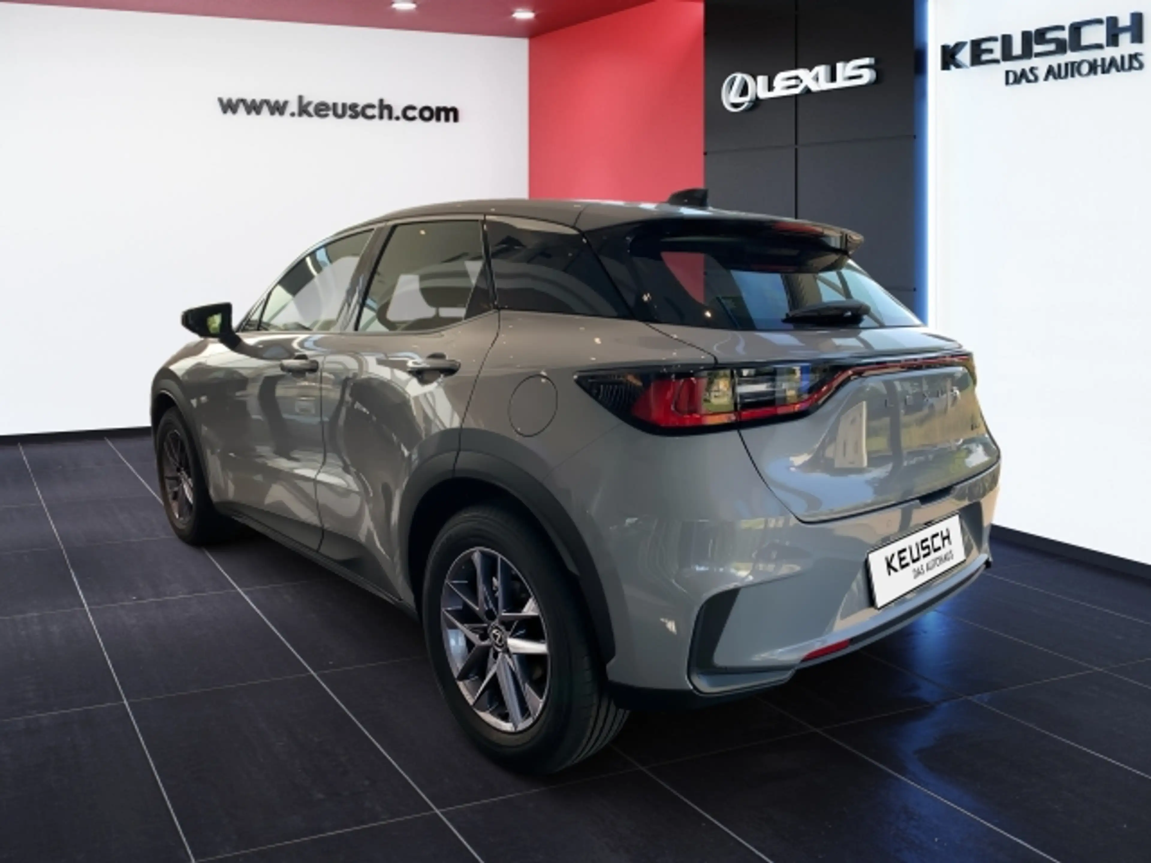 Lexus LBX LBX B-SUV Basis 1.5 TNGA HEV H (116 hp) stufenlos — photo 9