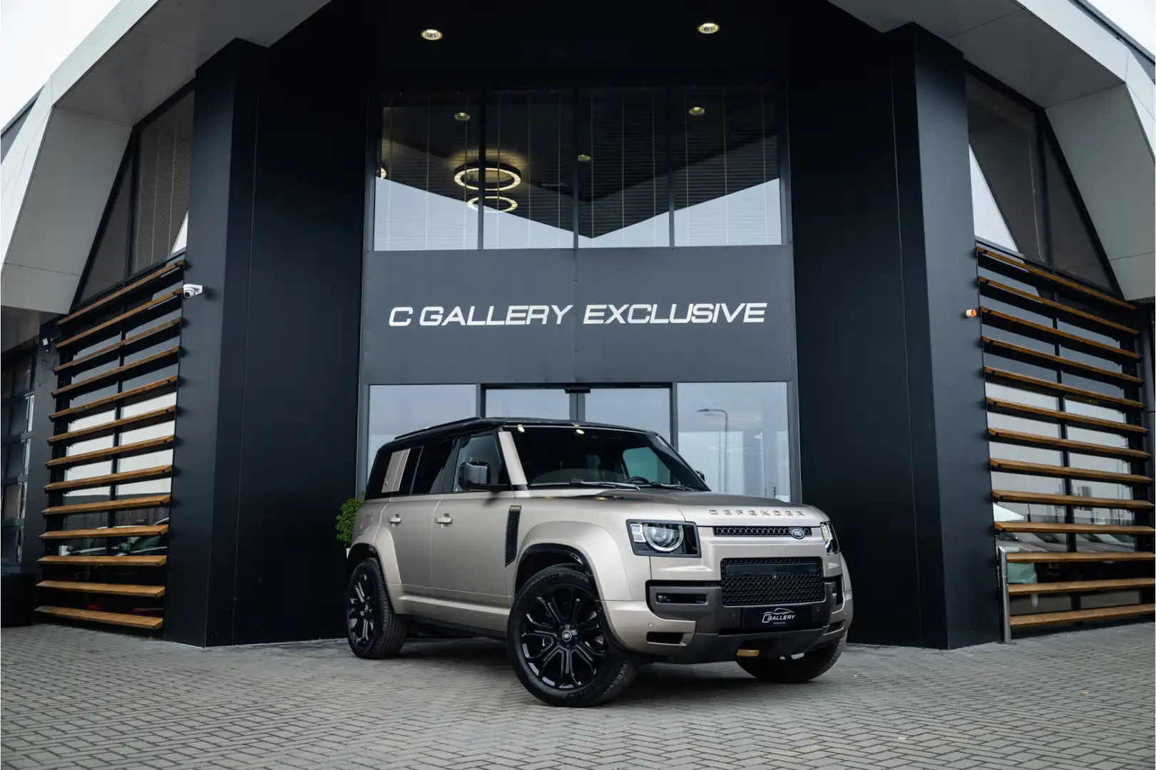 Land Rover Defender 110 4.4 P635 Octa - Petra Copper | BTW | Panorama - 1