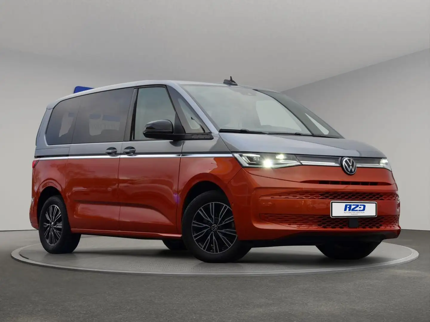 Volkswagen T7 Multivan TSI DSG PANO T-LEDER MATRIX 6SITZER AHK Silber - 2